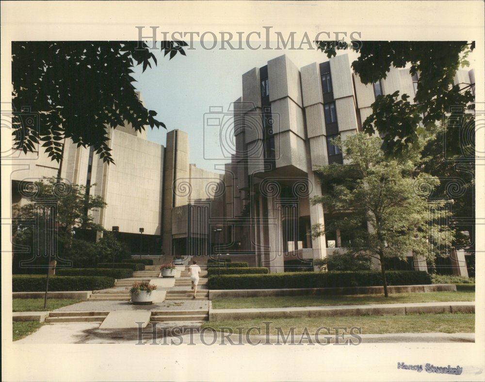 1991 Press Photo Student Video College Northwestern - RRV65831 - Historic Images