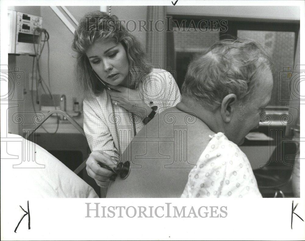 1966 Press Photo Nurse Gayle Girdley patien Ervin care - RRV46553 - Historic Images