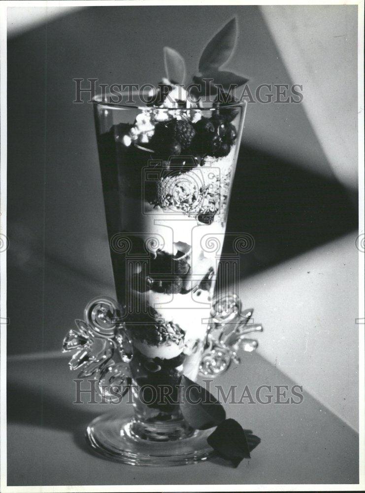 1991 Press Photo Food Parfait Dessert Breakfast - RRV63853 - Historic Images