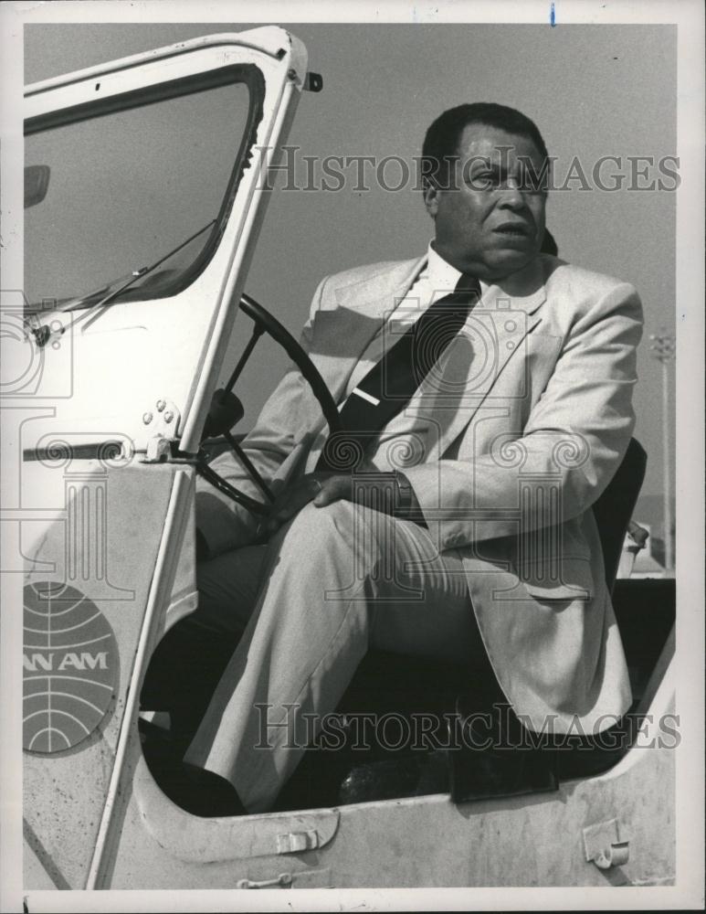 1991 Press Photo AT &amp; T Last Flight Emmy Earl Jones - RRV15727 - Historic Images