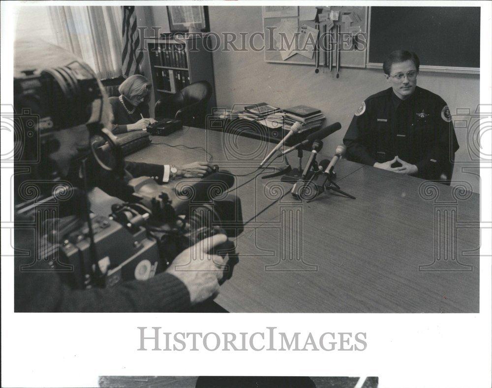 1993 Photo Grossman-Pelatine Police Conducted Session - RRV43825 - Historic Images