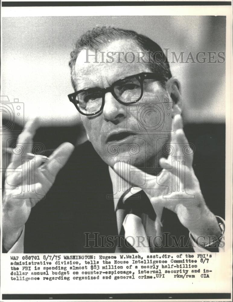 1975 Press Photo Eugene W. Walsh Assistan Director FBI - RRV33307 - Historic Images