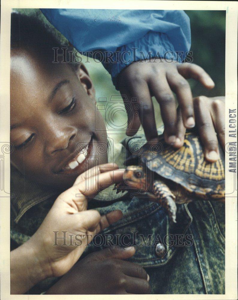 1997 Press Photo Tatiana summer camp patient turtle get - RRV61977 - Historic Images