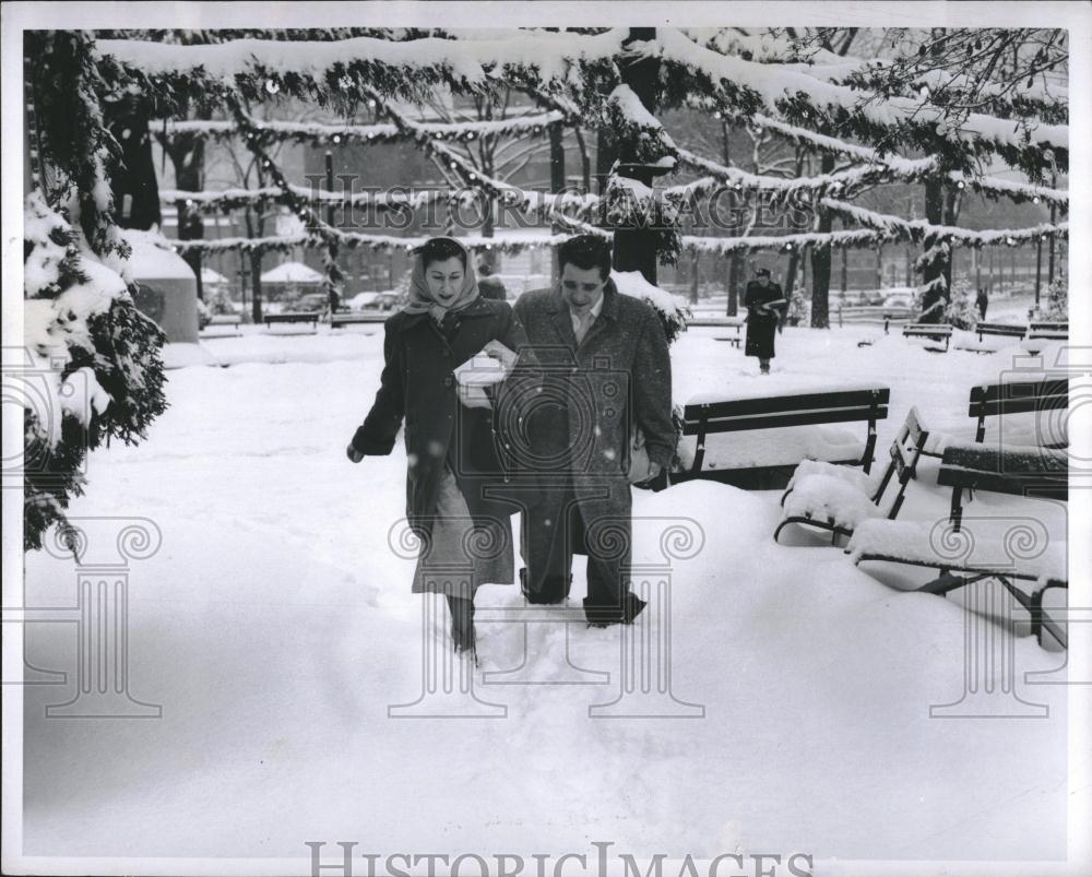 1951 Press Photo Mrs William Charlton Snow Detroit - RRV01741 - Historic Images