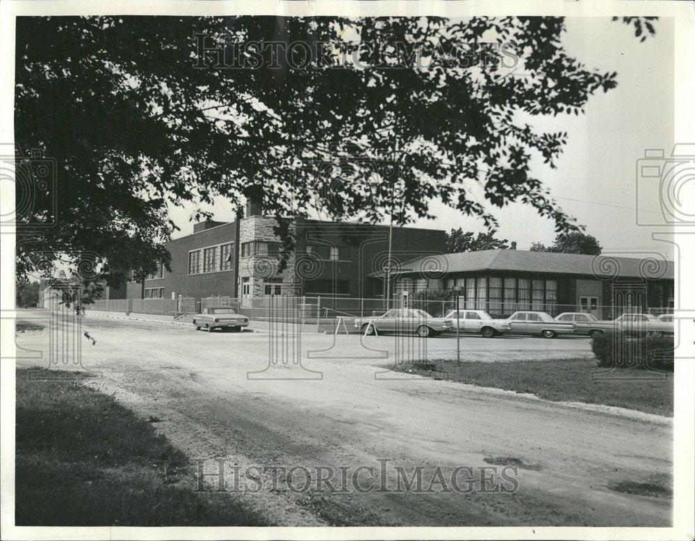 1965 Press Photo Charles Sahn School Building Rich - RRV43451 - Historic Images