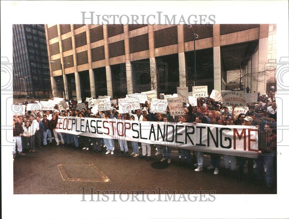 1996 Press Photo Mitsubishi Workers Protest Lawsuit - RRV40939 - Historic Images
