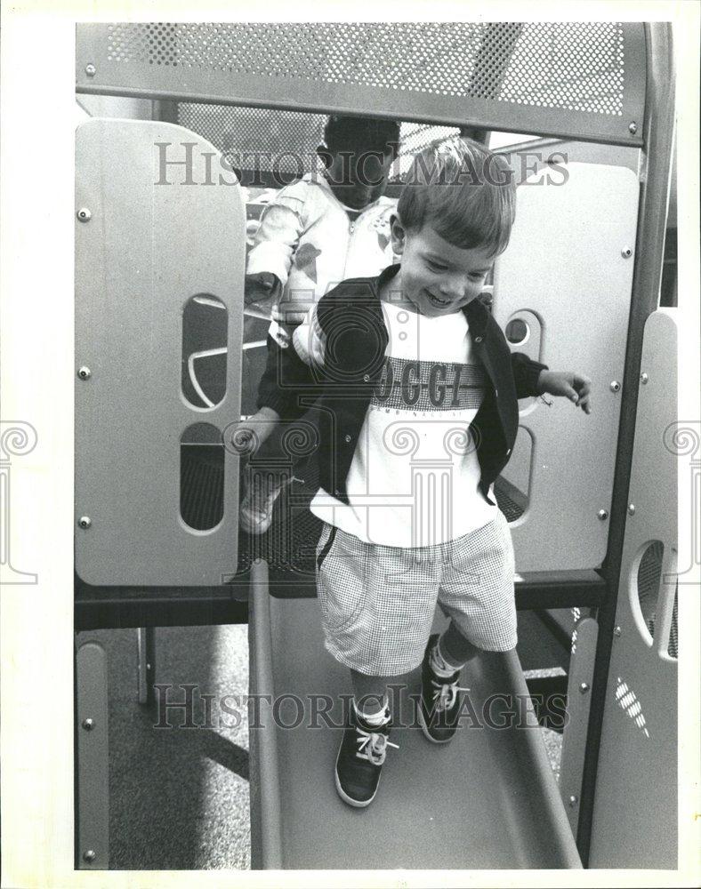 1990 Press Photo Nate Shaw-Chapman Walks Instead - RRV64061 - Historic Images