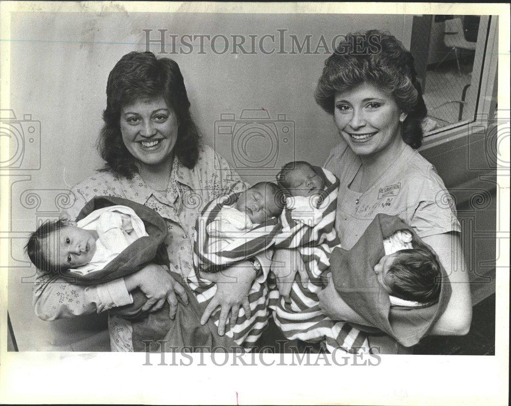 1983 Press Photo X-MAS babies at Resurrection Hospital - RRV66083 - Historic Images