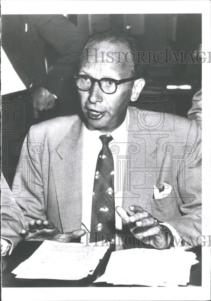 1954 Press Photo Mark Trice Sec. of Senate Republican - RRV34169 - Historic Images