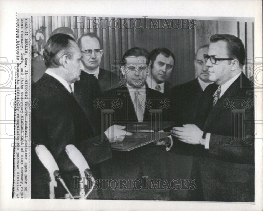 1972 Press Photo Egon Bahr Micheal Kohl East Germany - RRV42667 - Historic Images