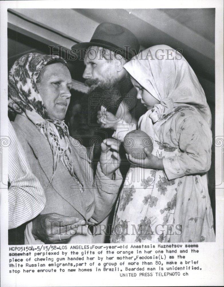 1958 Press Photo Feodosia &amp; Anastasia Kuzmetsov - RRV64499 - Historic Images