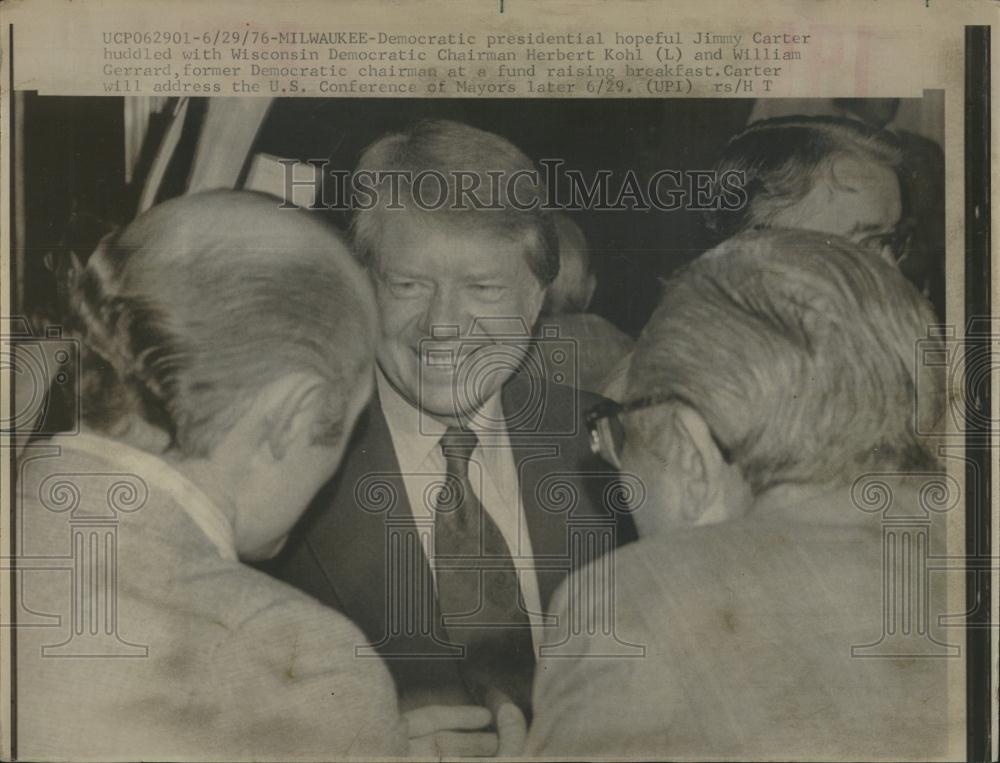 1976 Press Photo Democrat Jimmy Carter Campaigning - RRV19451 - Historic Images