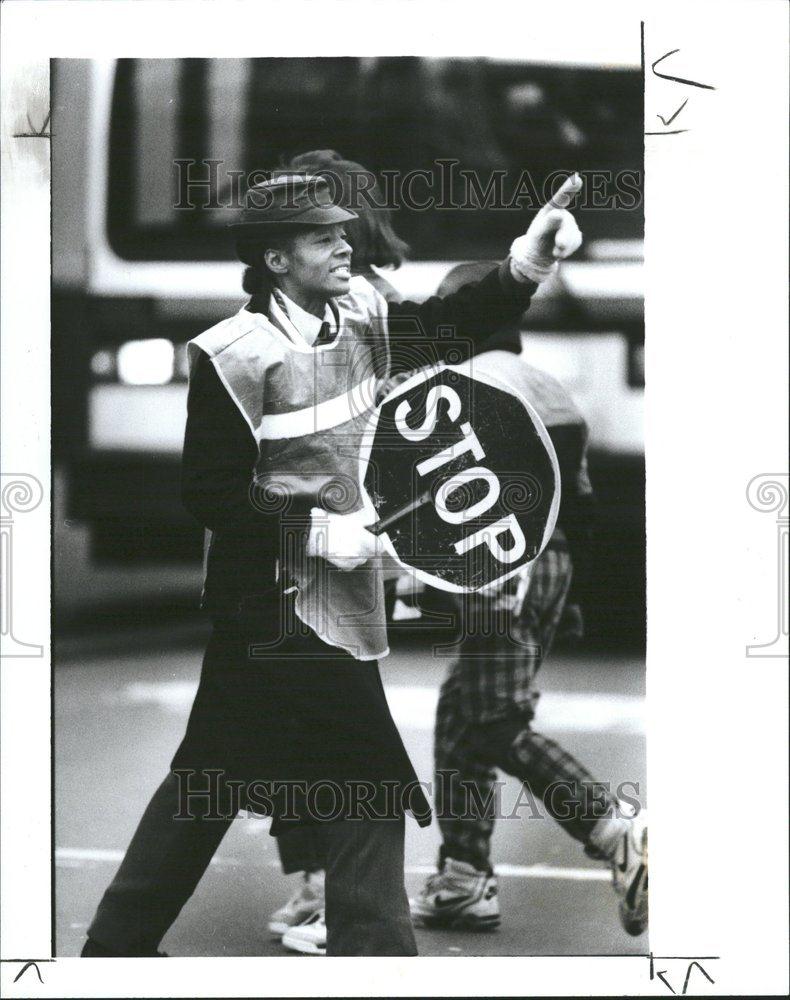 1990 Press Photo Crossing Guard School Patrol Officer - RRV55257 - Historic Images
