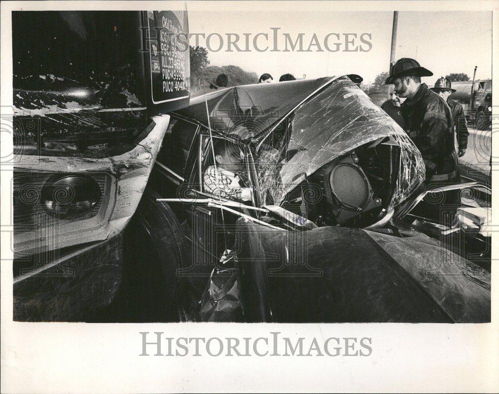 1980 Press Photo Auto accident Edens Expyt passenger - RRV40869 - Historic Images