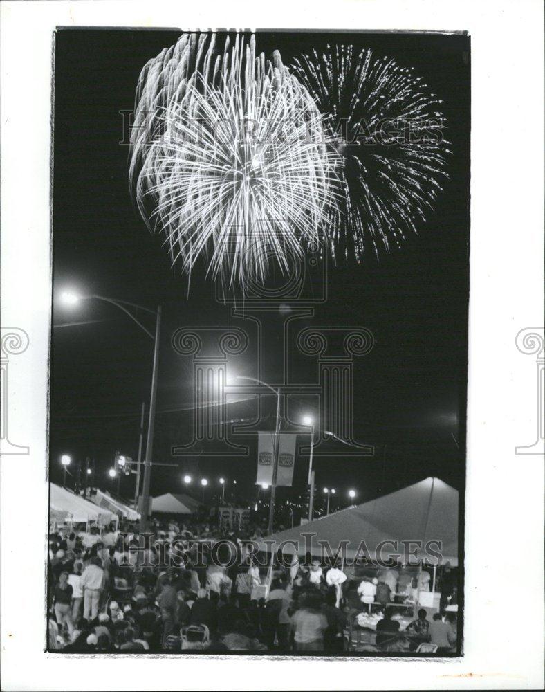 1992 Press Photo Chicago Celebrating 4th of July - RRV69803 - Historic Images