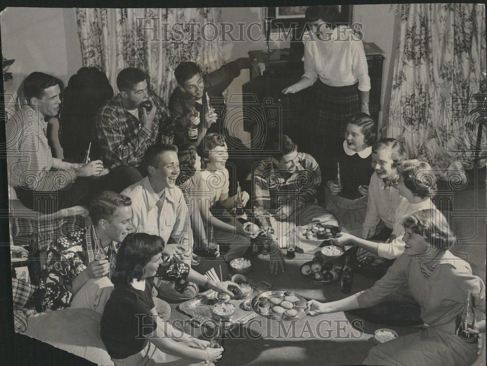 1952 Press Photo River teen agers oak park school Jim - RRV65637 - Historic Images