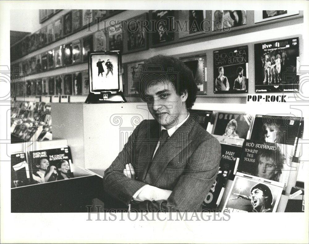 1984 Press Photo Henry Mayer Business Executive manager - RRV73157 - Historic Images