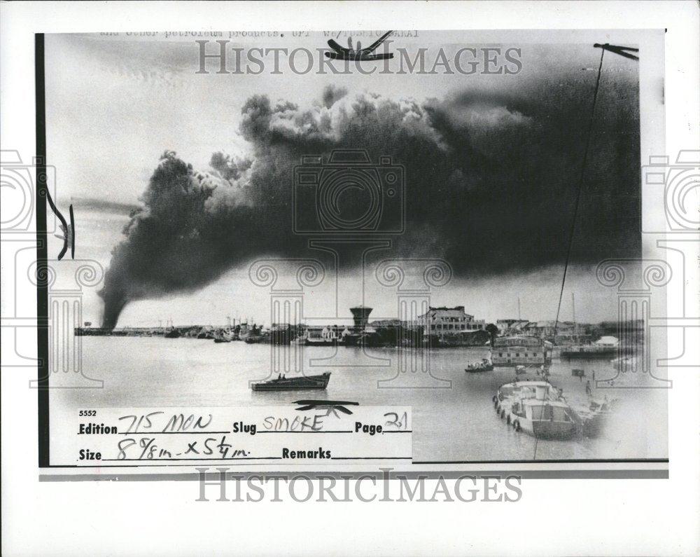 1973 Press Photo Shell Petroleum Smoke Oil Vietnam - RRV73891 - Historic Images