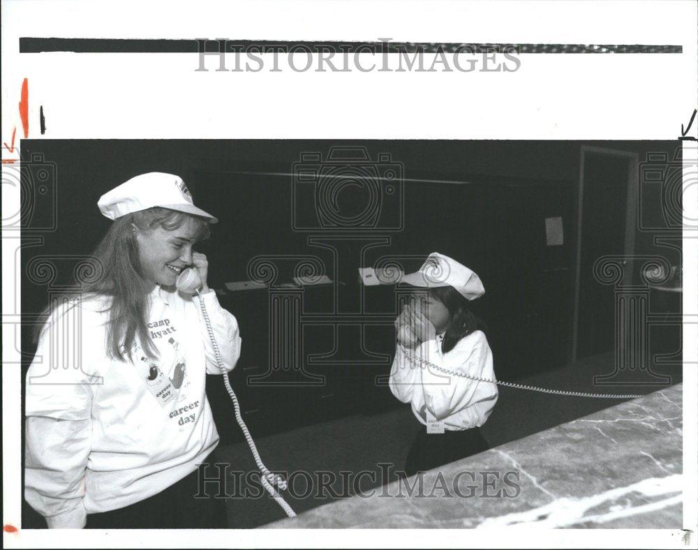 1992 Press Photo Elementary Pupils Lauren Redike Stella - RRV51623 - Historic Images