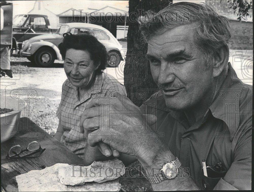 1973 Press Photo Farmer Vernon Gauz Kansas Counry wife - RRV66327 - Historic Images