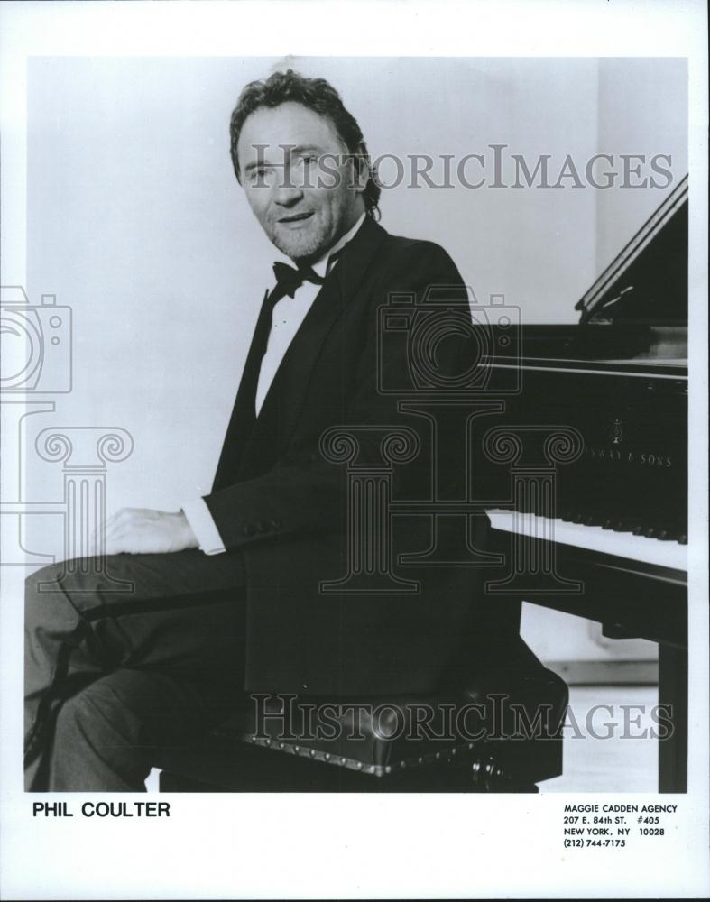 1994 Press Photo Phil Coulter Song Writer Piano Music - RRV14273 - Historic Images