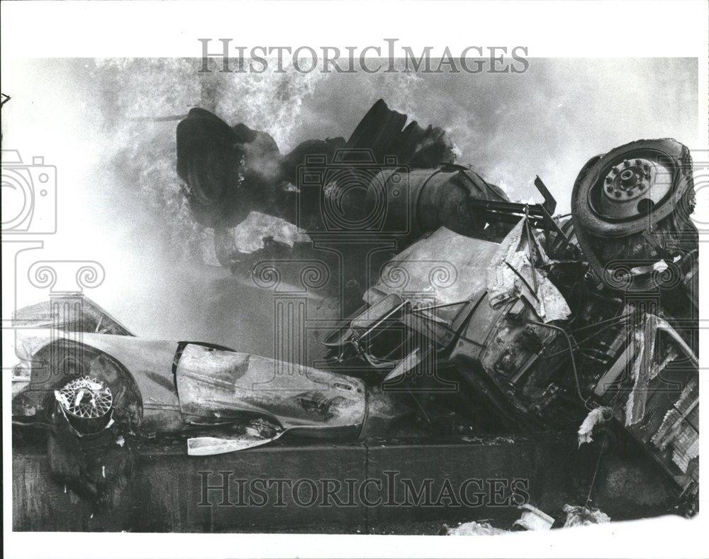 1988 Press Photo Wreckage tanker Boulevard driver car - RRV47491 - Historic Images