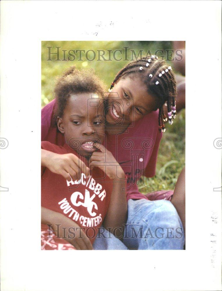 1992 Press Photo Ladonna Tatiana snuggles event stories - RRV61983 - Historic Images