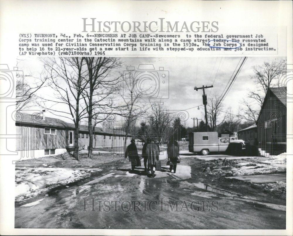 1965 Press Photo Newcomers To Job Corp Training Camp - RRV57545 - Historic Images