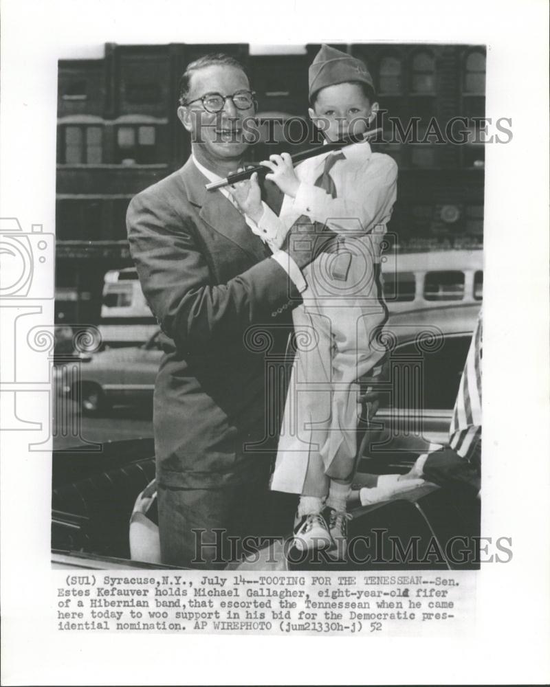 1952 Press Photo Senator Estes Kefauver Child Fifer - RRV30175 - Historic Images