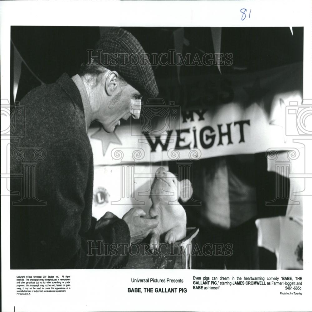 1995 Press Photo Comedy,Babe the Pig and,James Cromwell - RRV27707 - Historic Images