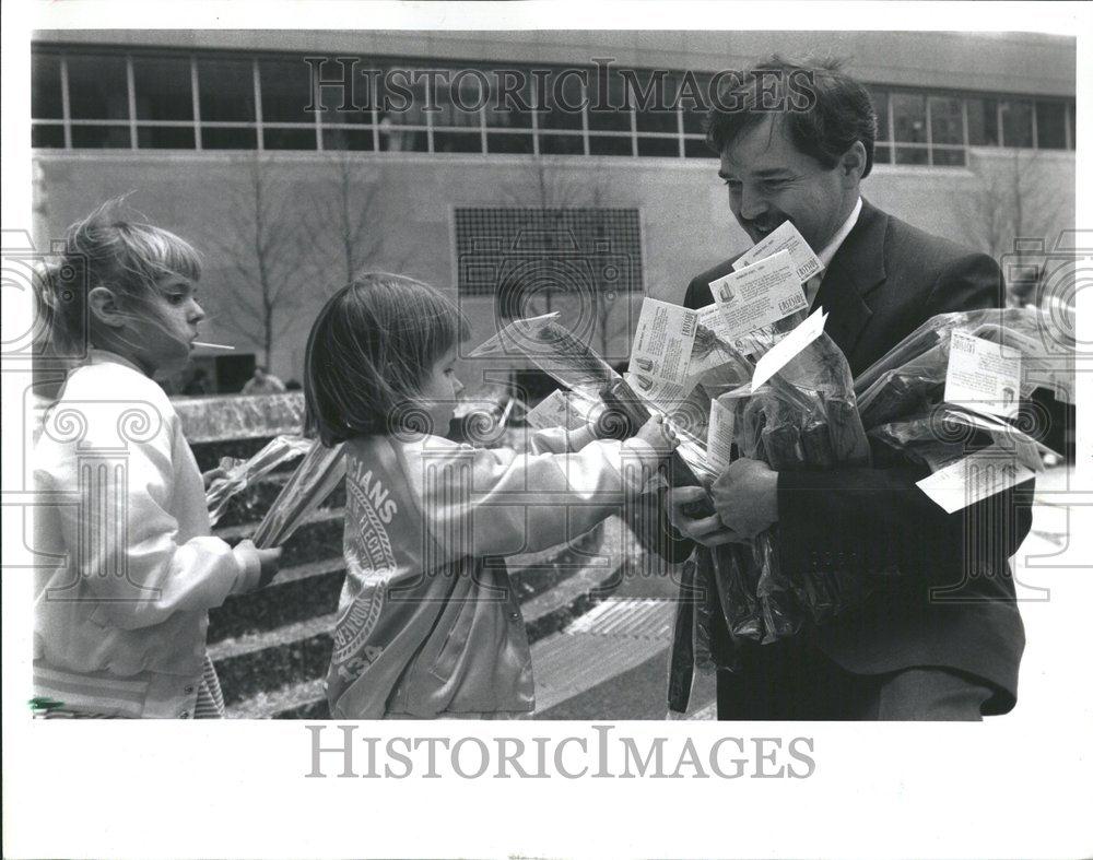 1991 Press Photo Chicagoan Leah Witry Ashley Jack plaza - RRV40513 - Historic Images