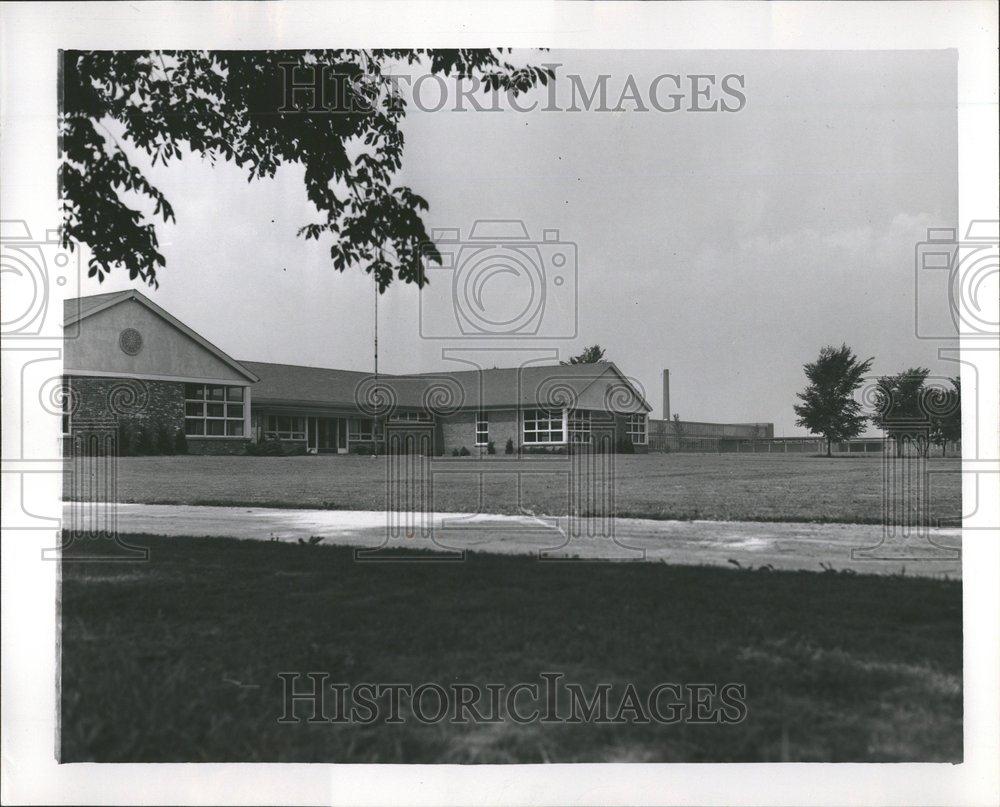 Press Photo Maple school Northfield township exterior - RRV66659 - Historic Images