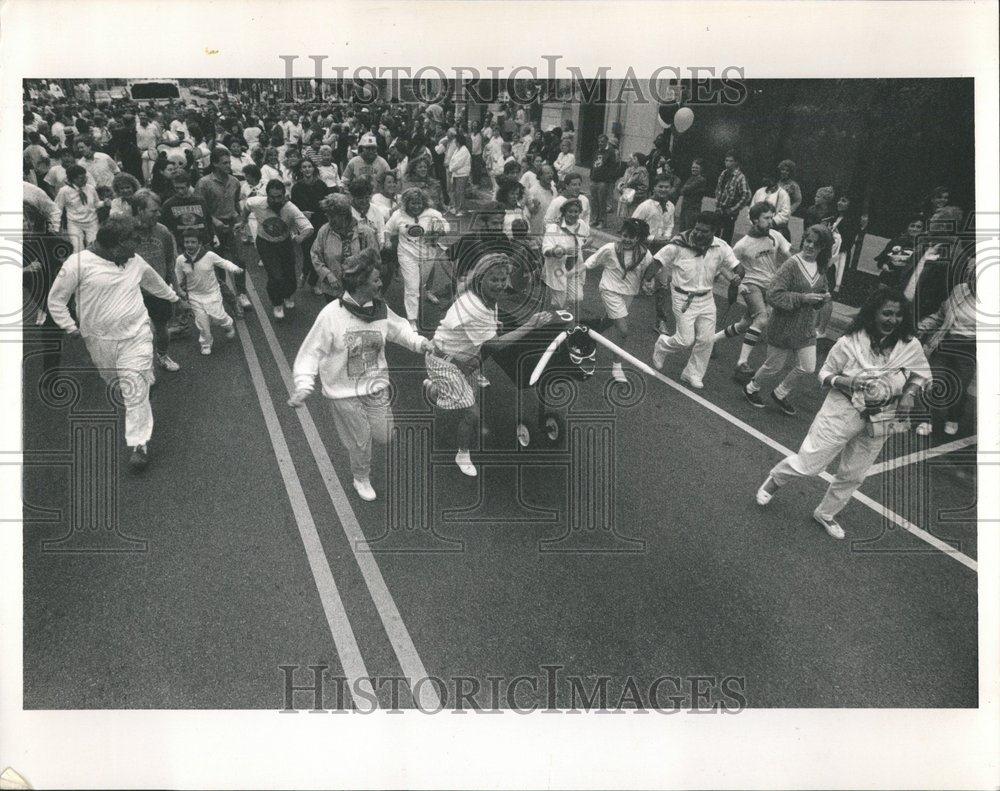 1992 Press Photo Spanish Festivals Oak Park Illinois - RRV66901 - Historic Images