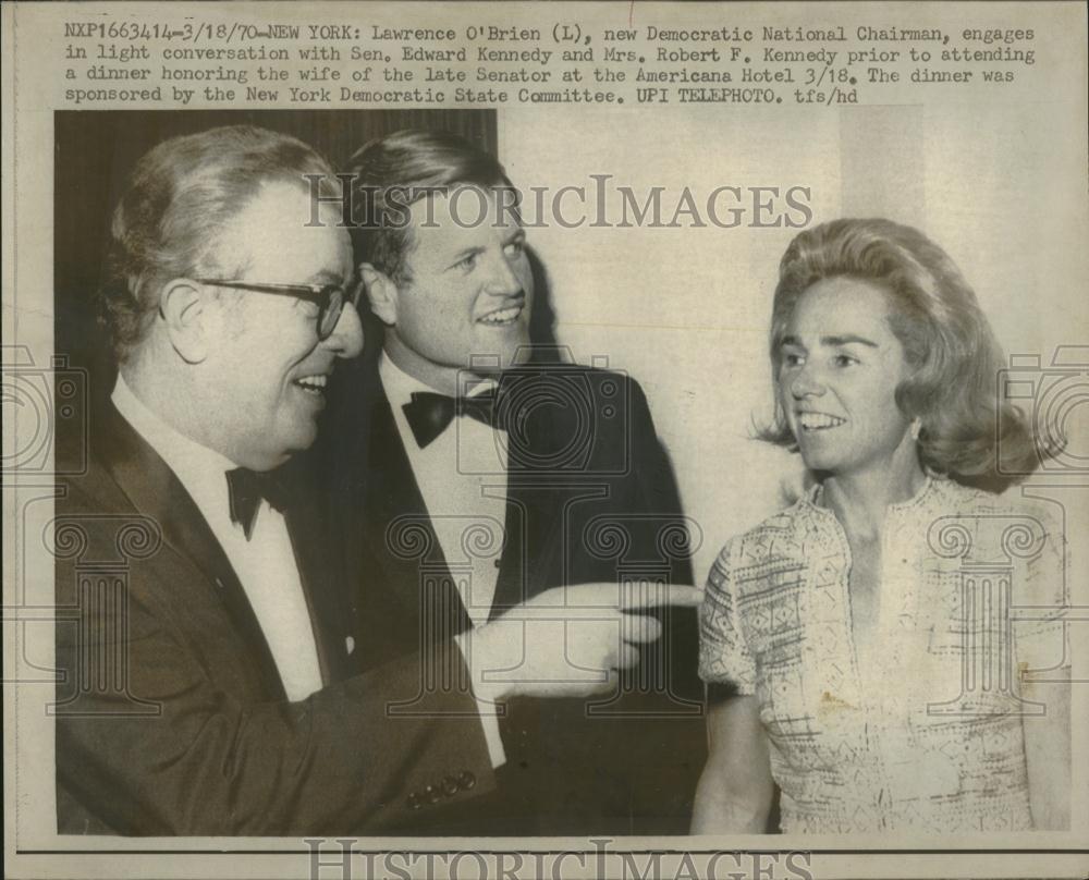 1970 Press Photo Sen Kennedy Wife Speaking With OBrien - RRV17661 - Historic Images