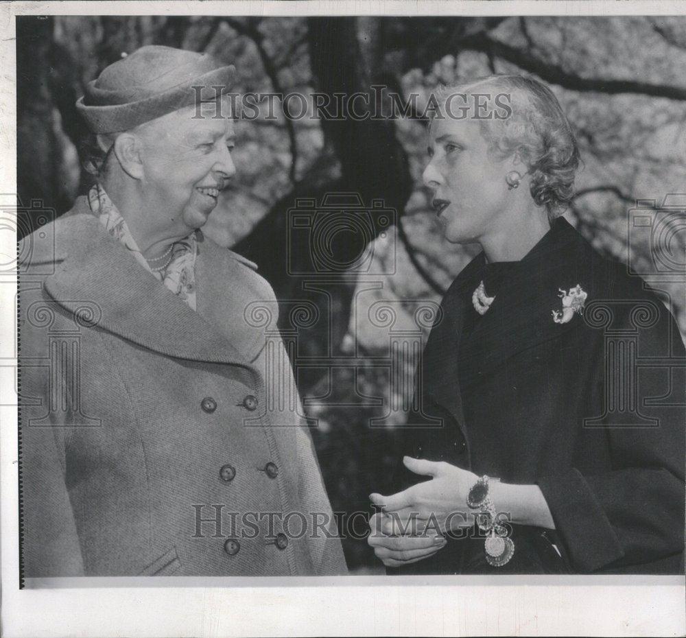 1955 Press Photo Mrs Elanor Roosevelt Mrs Clare Boothe - RRV52277 - Historic Images