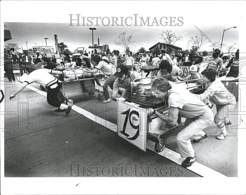 1982 Press Photo Hospital Hutzel contests Detroit - RRV46583 - Historic Images