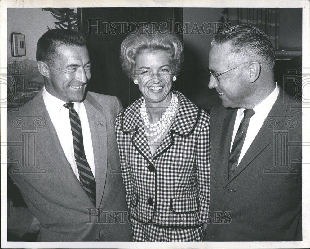 1960 Photo Betty Furness Wows Denver Businessmen - RRV53029 - Historic Images