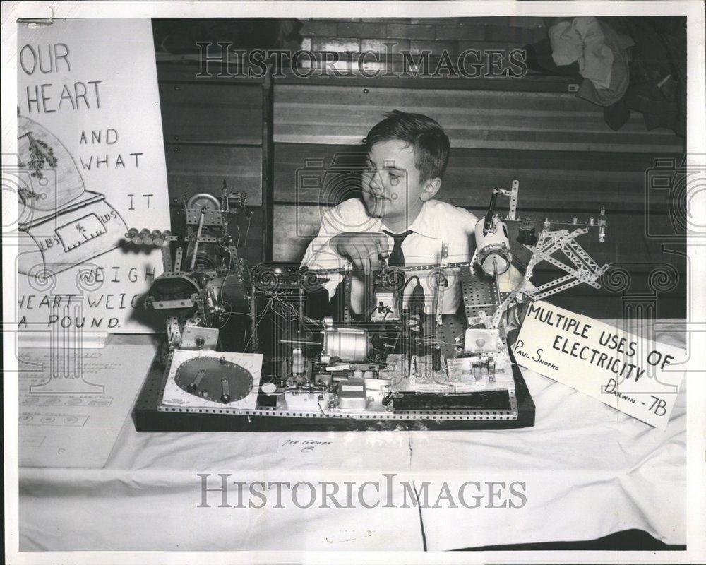 1958 Photo Boy Shows Electronic Duplicator In Science - RRV59399 - Historic Images