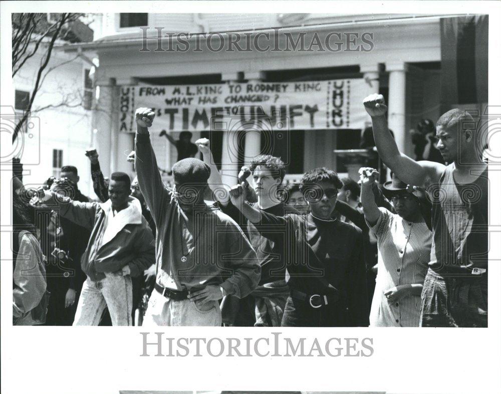 1992 Press Photo Student East African Pledge Evanston - RRV59517 - Historic Images