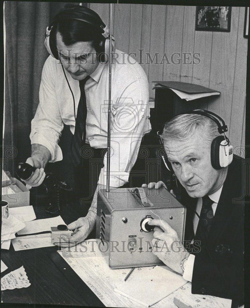 1973 Press Photo Bray Ed Joe Paolella Checkout Telephon - RRV60969 - Historic Images