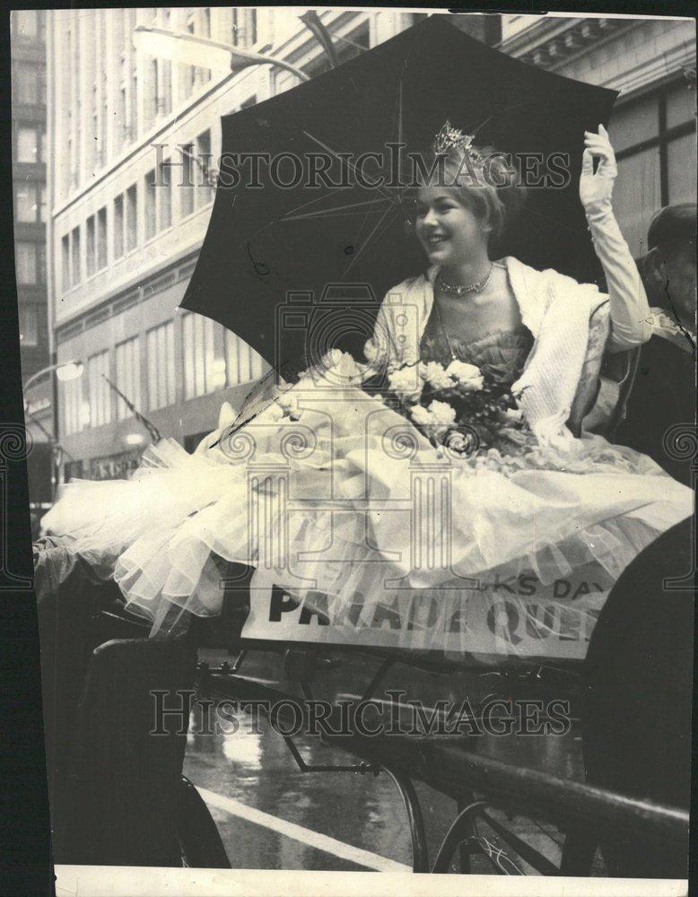 1961 Press Photo St. Patrick&#39;s Day Queen Parade Chicago - RRV63593 - Historic Images