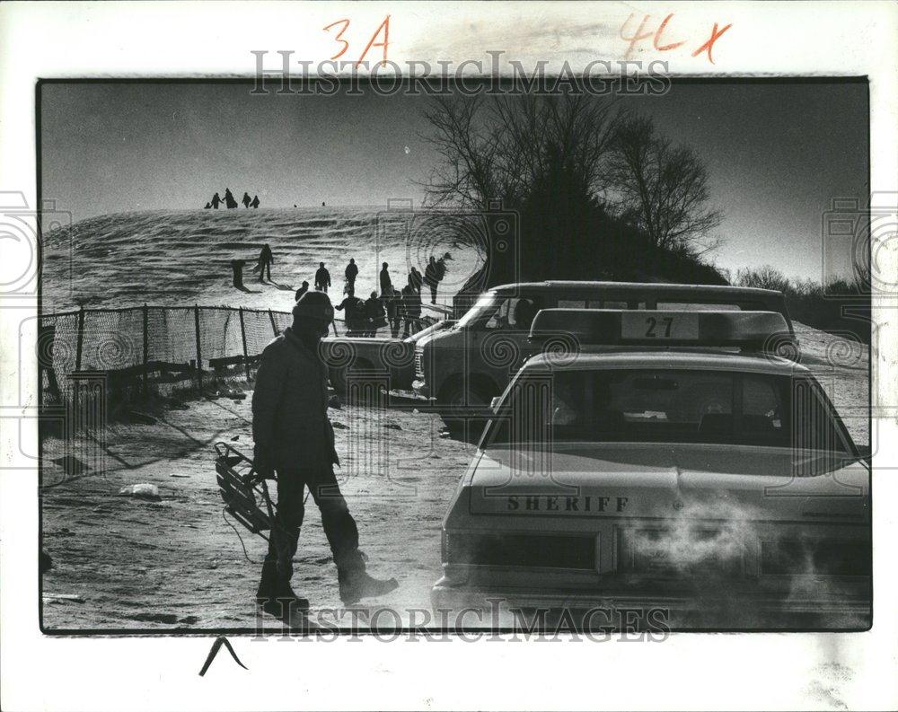 1981 Press Photo Police Calling Sledders From Hill - RRV71203 - Historic Images