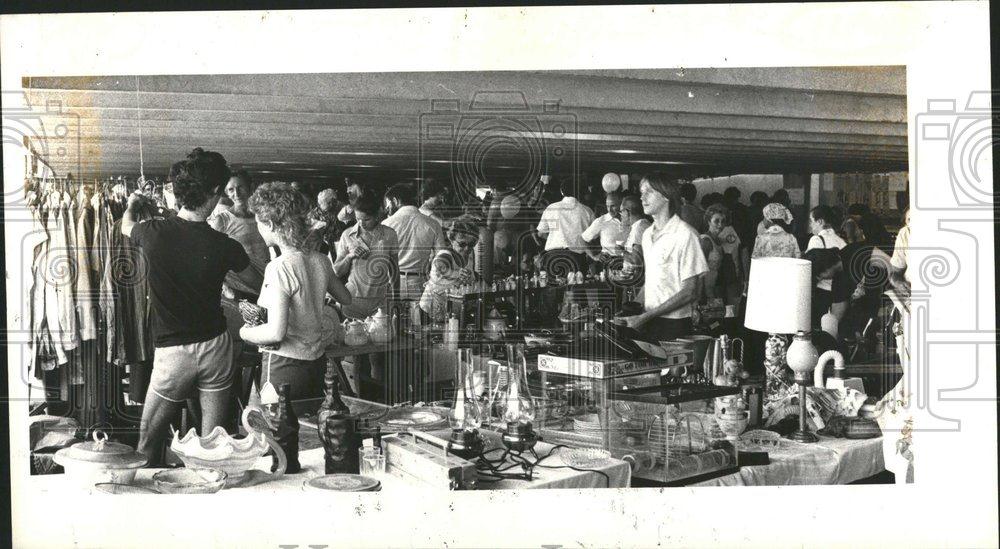 1980 Press Photo 5th Annual Garage Sale - RRV71339 - Historic Images