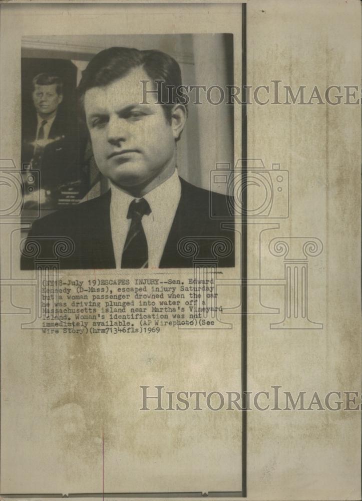 1969 Press Photo Sen Edward Kennedy escaped injury Mass - RRV15379 - Historic Images