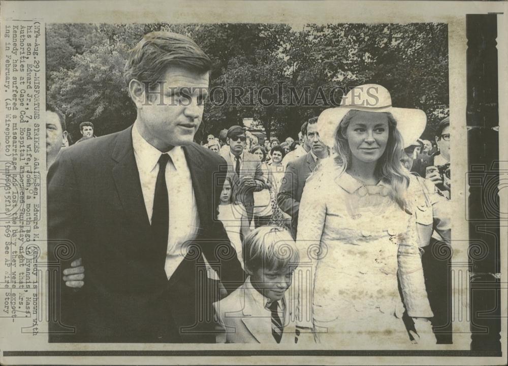 1969 Press Photo Senator Edward M. Kennedy and Family - RRV17341 - Historic Images