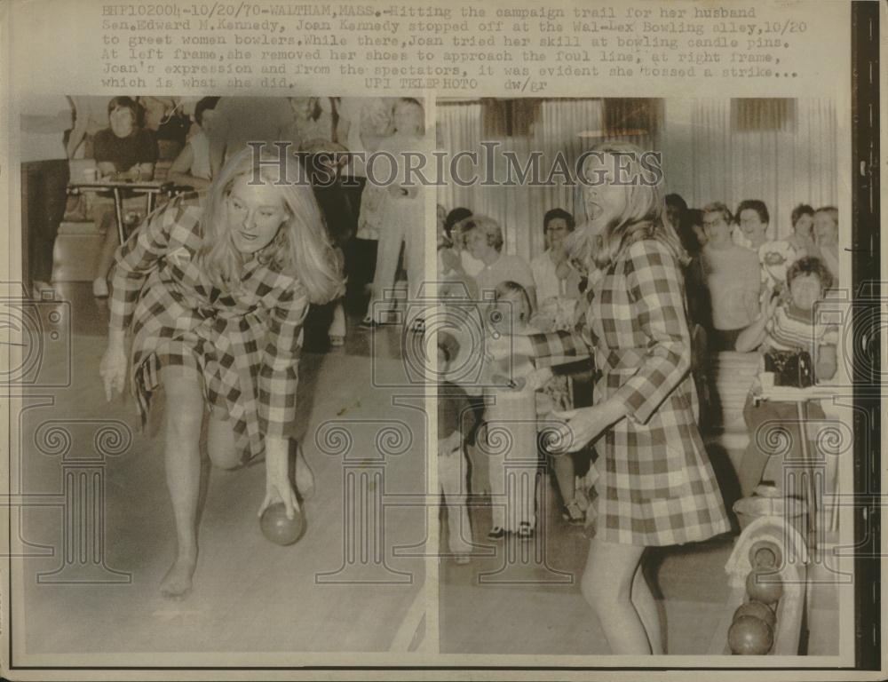 1970 Press Photo Waltham Hitting Bowlling Joan Kennedy - RRV17397 - Historic Images