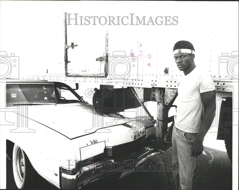 1979 Press Photo Car Truck Accident Jerry Perry - RRV57515 - Historic Images