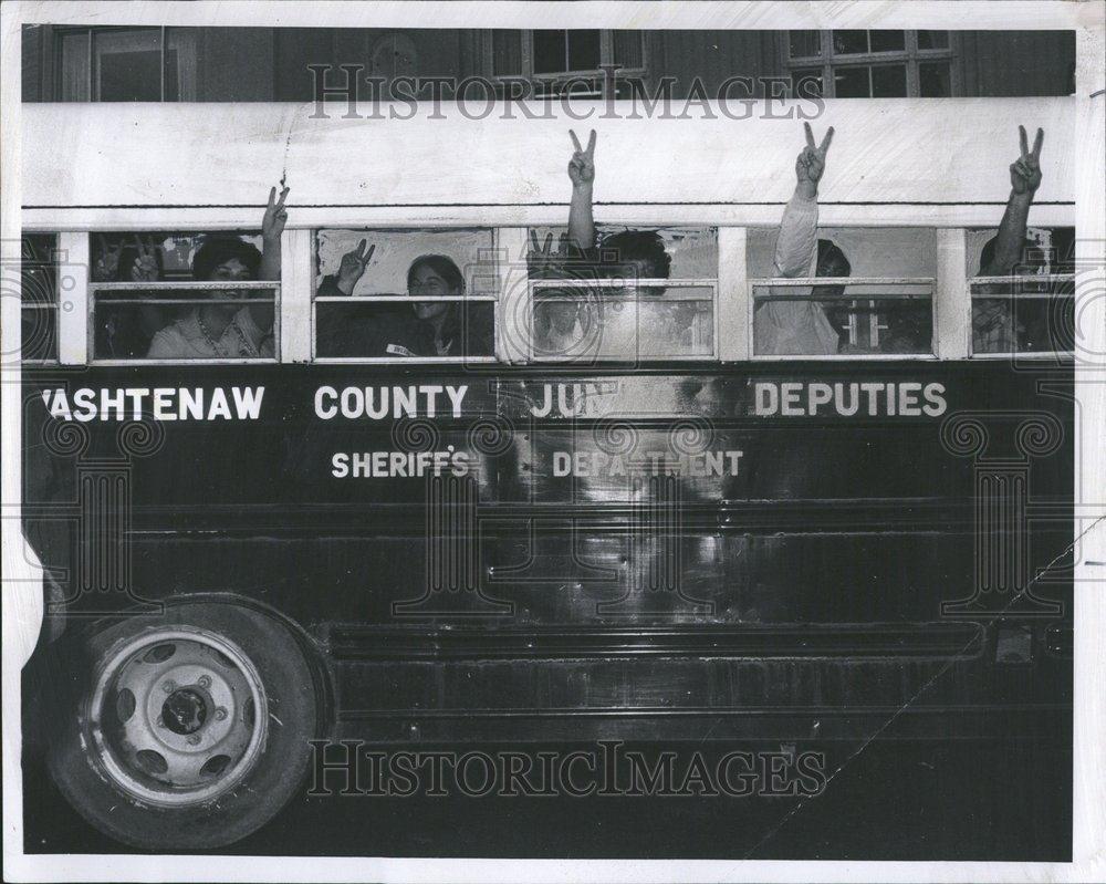 1968 Press Photo Pickets Ann Arbor, Michigan - RRV47079 - Historic Images