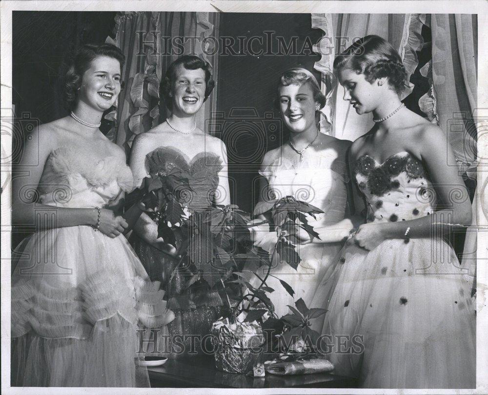 1953 Press Photo Detroit Women&#39;s Society Helen Petzold - RRV46879 - Historic Images