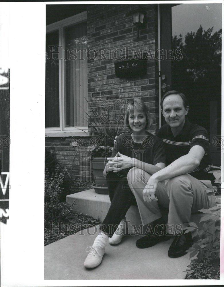 1992 Press Photo Newlyweds Recently Hired Southwest - RRV70037 - Historic Images